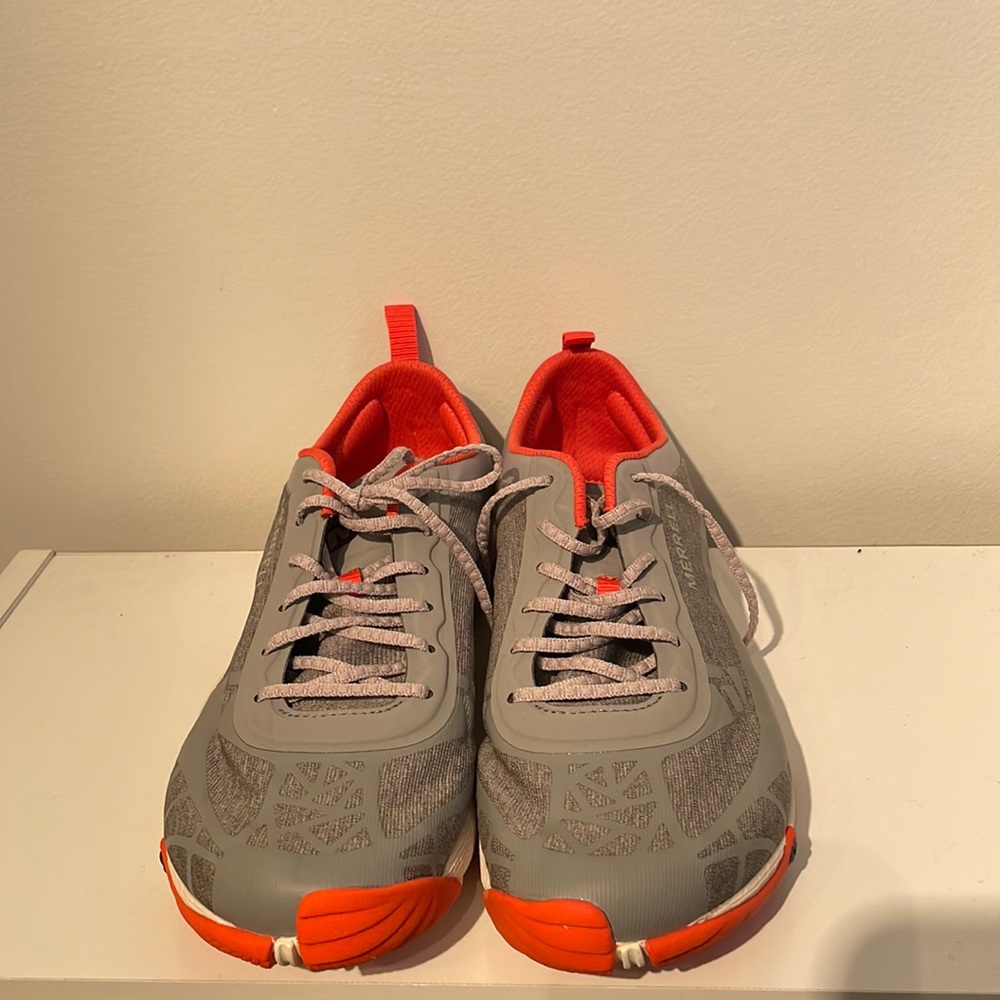 New Merrell sneakers, size 10